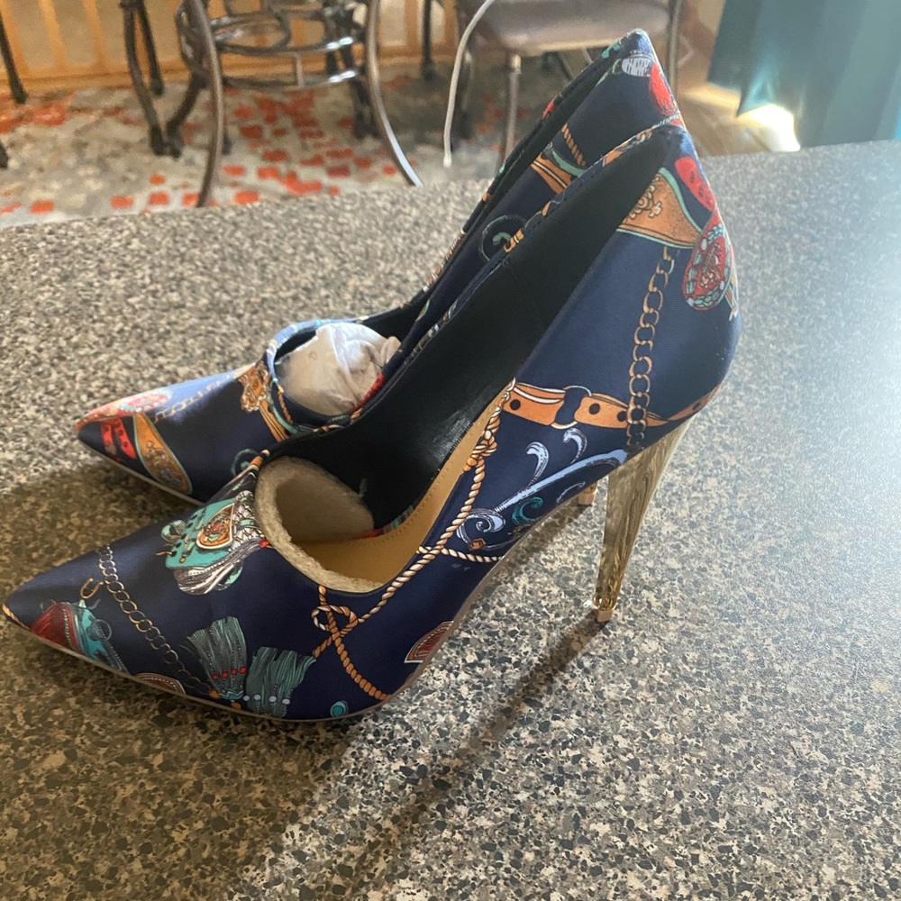 Women’s 8.5 Pumps- NEVER WORN, smoke free home